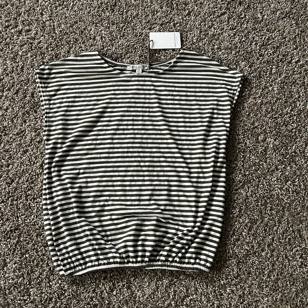 New with tags- Green Envelope Los Angeles Women’s XS striped cap sleeve top